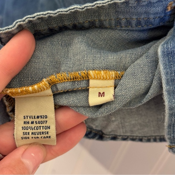 CAbi Jeans Blue Denim Shirt Western Chambray Button Down Pockets Women’s Size M - Picture 10 of 13